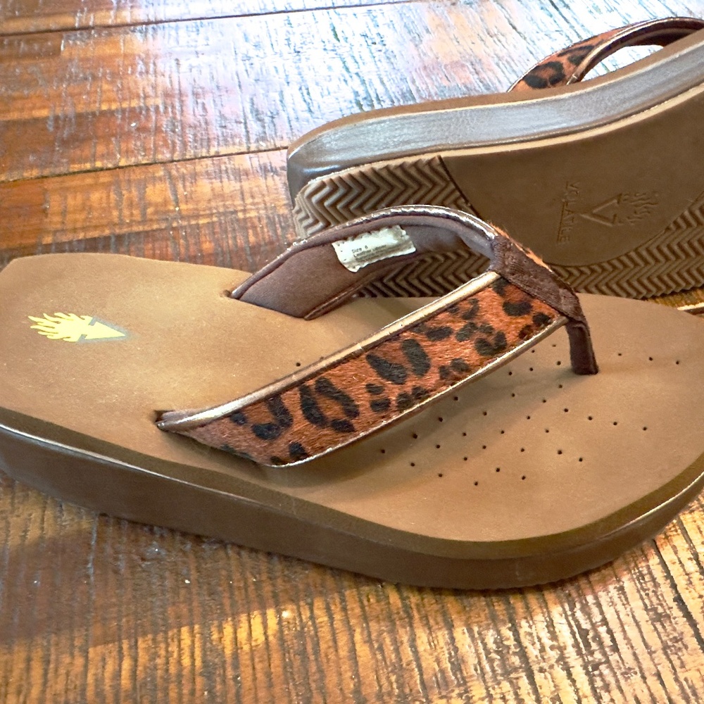 VOLATILE Neville Wedge Sandals Leopard Print. Women - 8